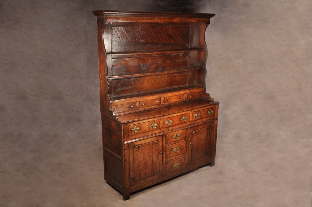 Fine 18th Century Welsh Oak Dresser View III