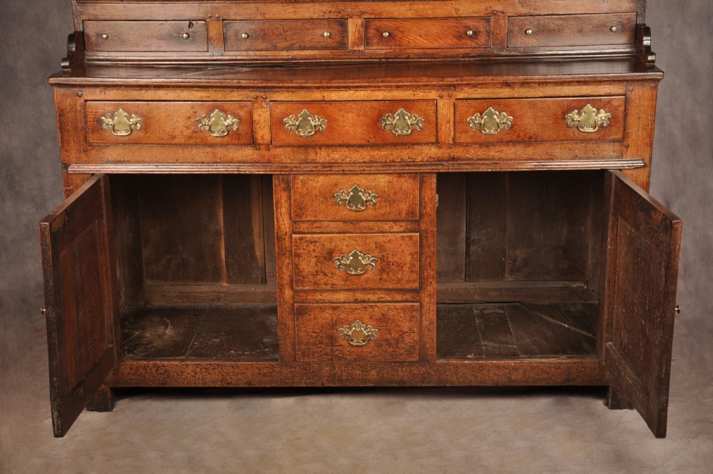 Fine 18th Century Welsh Oak Dresser View VII