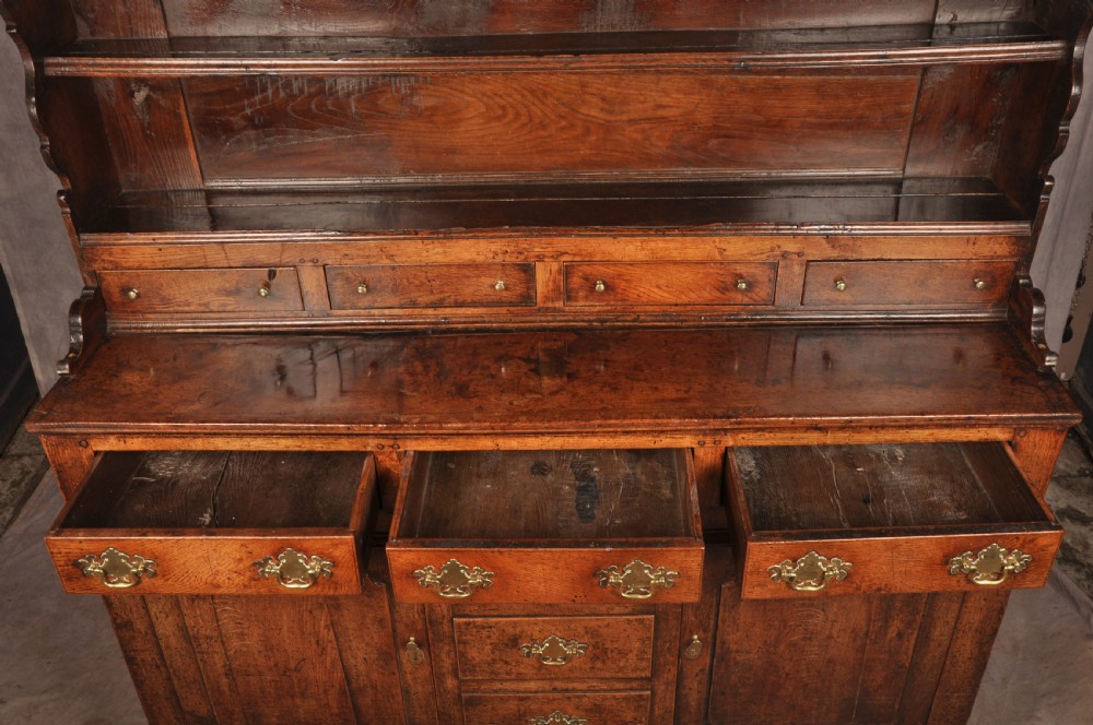Fine 18th Century Welsh Oak Dresser View VIII