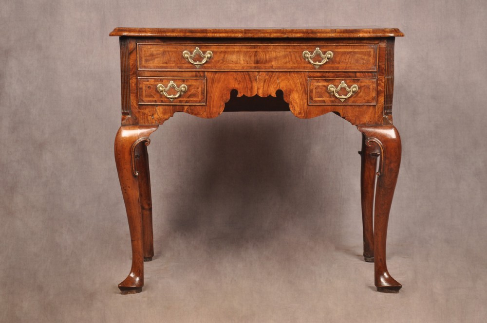 Fine Early 18th Century Walnut Side Table / Lowboy 