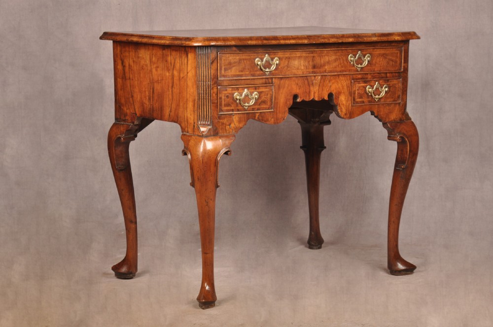 Fine Early 18th Century Walnut Side Table / Lowboy  View III
