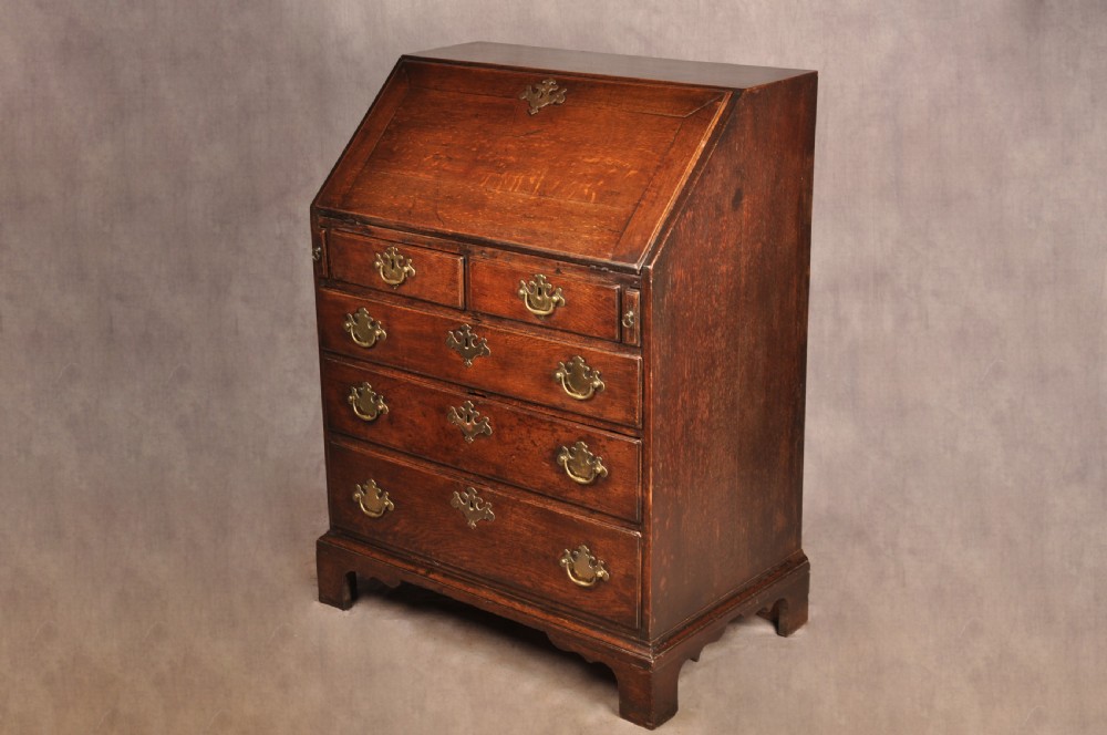 A Fine Early 18th Century Oak Bureau Of Small Proportions View XIII