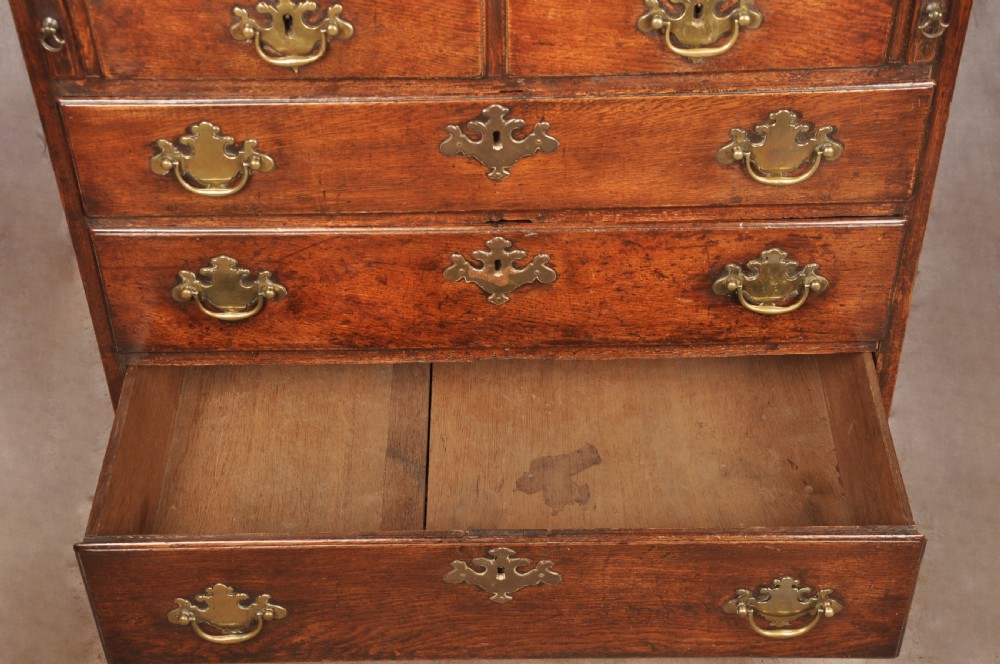 A Fine Early 18th Century Oak Bureau Of Small Proportions View XVIII