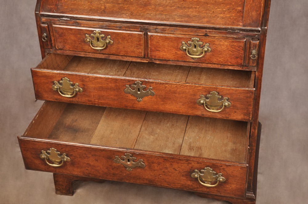 A Fine Early 18th Century Oak Bureau Of Small Proportions View XIX