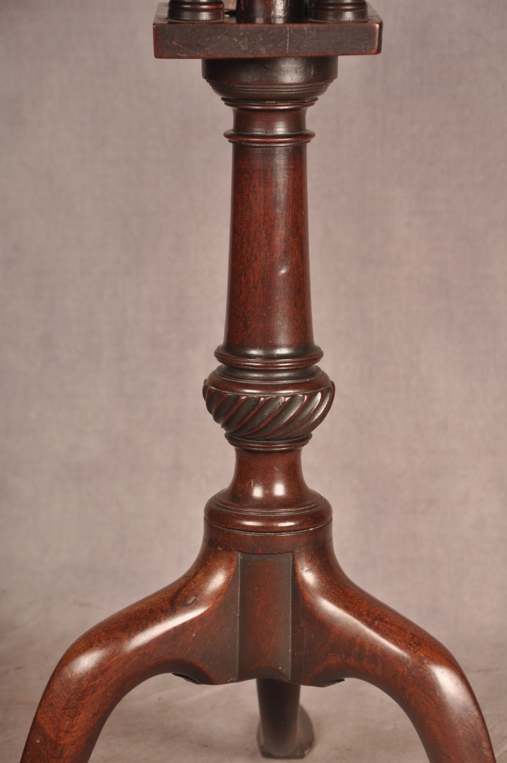 Fine 18th Century Mahogany Tripod Table View VII