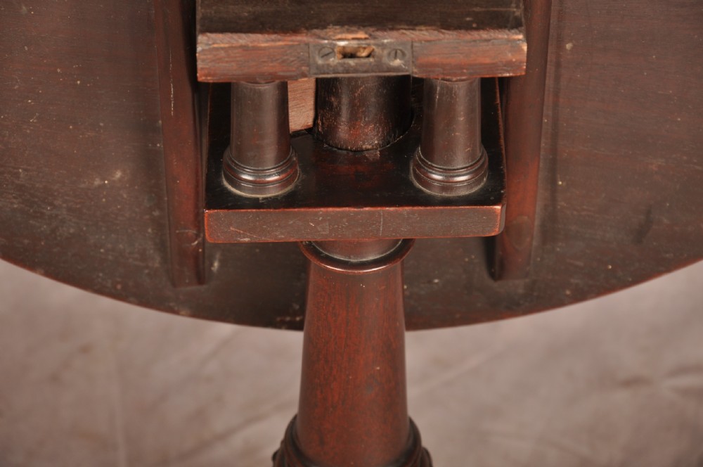Fine 18th Century Mahogany Tripod Table View XI
