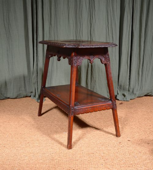 A VICTORIAN WALNUT SPLAY LEG OCCASIONAL TABLE WITH CHIP CARVED GOTHIC DECORATION C1870 - ADDITIONAL PHOTO 2