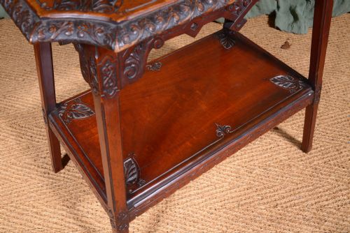 A VICTORIAN WALNUT SPLAY LEG OCCASIONAL TABLE WITH CHIP CARVED GOTHIC DECORATION C1870 - ADDITIONAL PHOTO 4