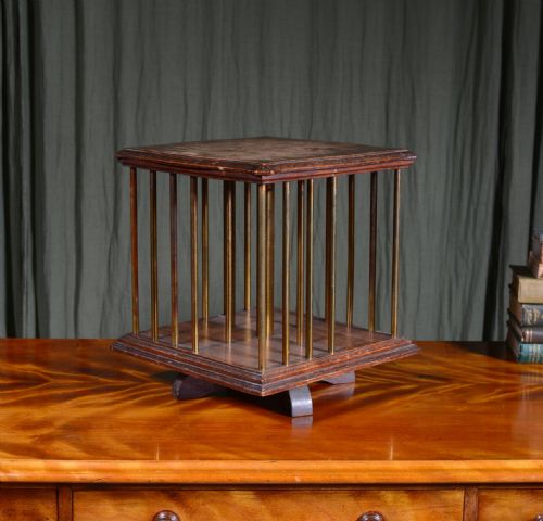 A SMALL EDWARDIAN OAK AND BRASS TABLETOP REVOLVING BOOKCASE C1905 - ADDITIONAL PHOTO 4