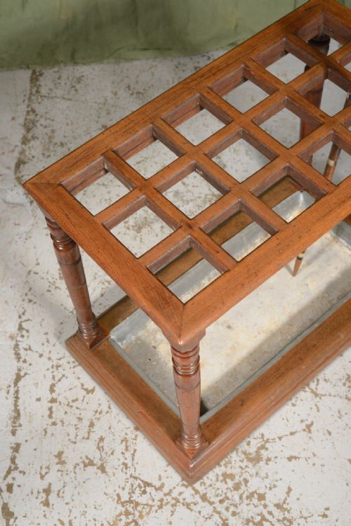 A LARGE VICTORIAN OAK STICK OR UMBRELLA STAND C1870 - ADDITIONAL PHOTO 3