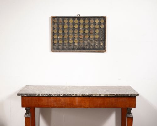 AN UNUSUAL VICTORIAN HAND PAINTED NUMBER BOARD KEY RACK C1880 - ADDITIONAL PHOTO 1