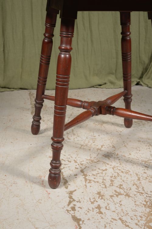 AN AESTHETIC MOVEMENT MAHOGANY AND SATINWOOD CHESS TABLE C1870 - ADDITIONAL PHOTO 2