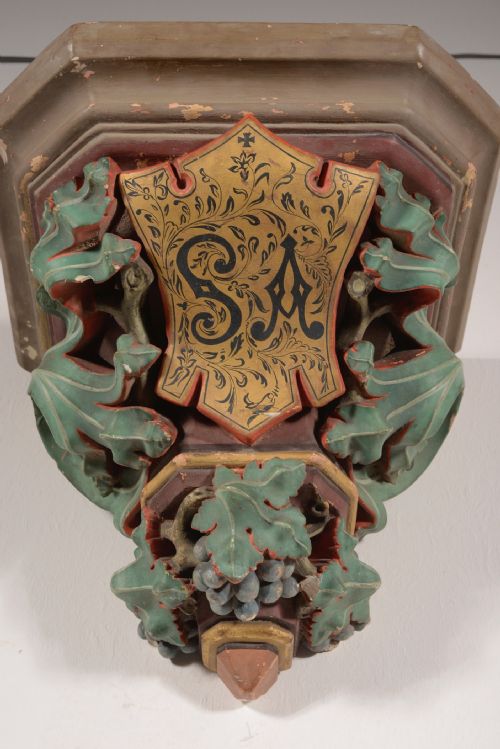 A 19TH CENTURY PAINTED PLASTER CORBEL OR WALL BRACKET WITH GILT ARMORIAL 'SA' C1860 - ADDITIONAL PHOTO 1