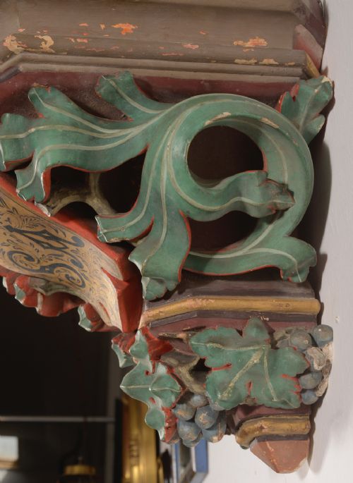 A 19TH CENTURY PAINTED PLASTER CORBEL OR WALL BRACKET WITH GILT ARMORIAL 'SA' C1860 - ADDITIONAL PHOTO 6