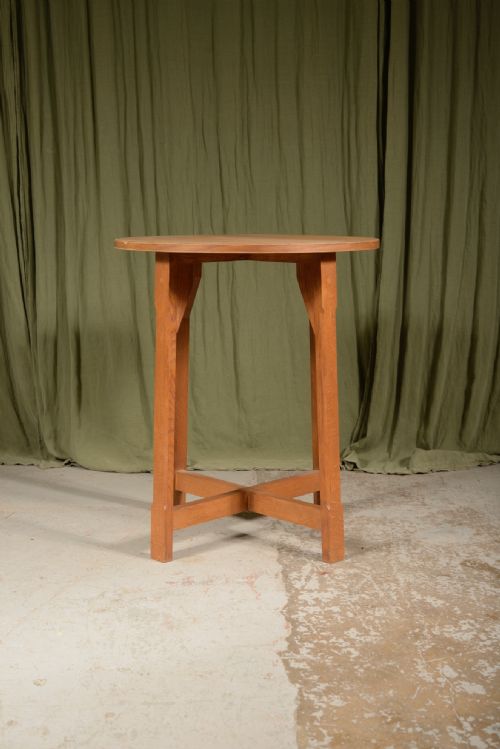 A COTSWOLD SCHOOL LIGHT OAK OCCASIONAL TABLE C1920 - ADDITIONAL PHOTO 4