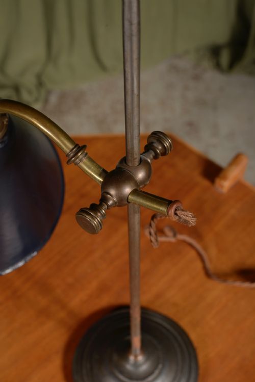 A FRENCH ADJUSTABLE RISE AND FALL DESK LAMP C1910 - ADDITIONAL PHOTO 3