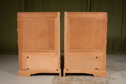 A PAIR OF LIGHT OAK BEDSIDE TABLES CHESTS BY BRYNMAWR FURNITURE CO WALES C1920 - ADDITIONAL PHOTO 6
