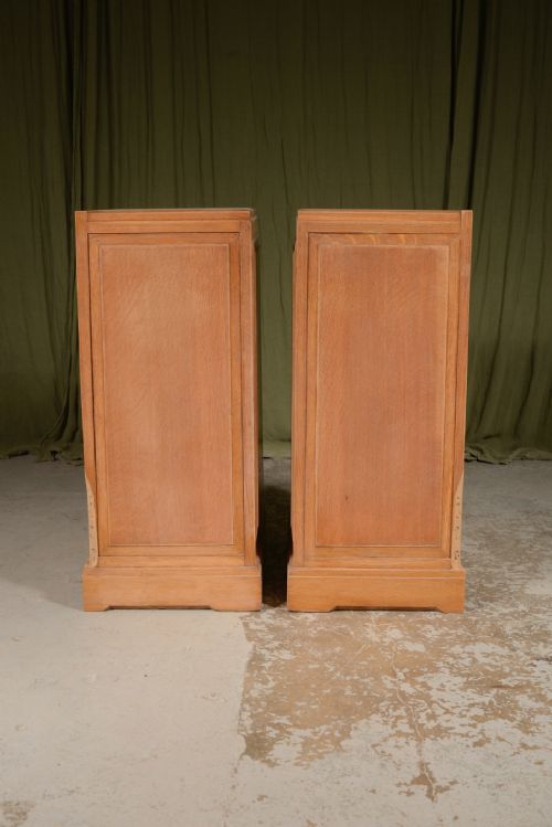 A PAIR OF LIGHT OAK BEDSIDE TABLES CHESTS BY BRYNMAWR FURNITURE CO WALES C1920 - ADDITIONAL PHOTO 7