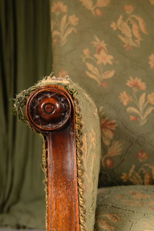 A GEORGE III STYLE MAHOGANY GAINSBOROUGH ARMCHAIR C1890 - ADDITIONAL PHOTO 3