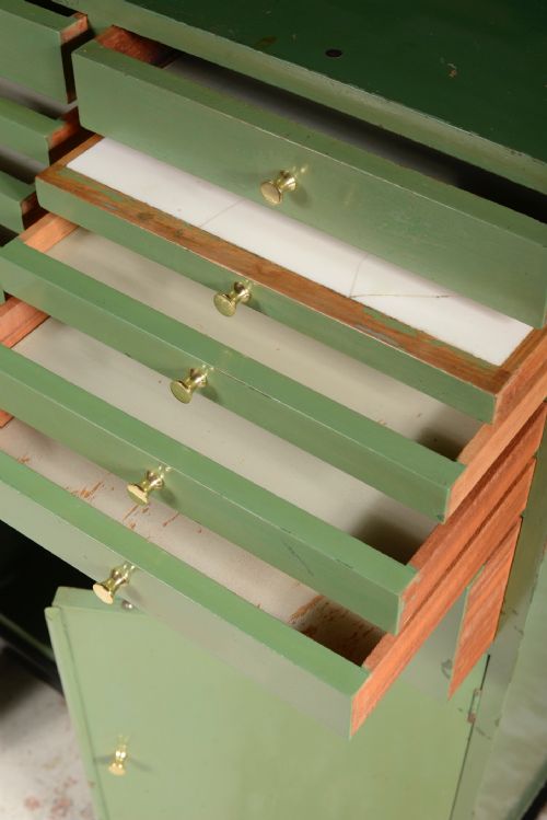 AN EDWARDIAN GREEN PAINTED DENTISTRY CHEST CABINET C1905 - ADDITIONAL PHOTO 4