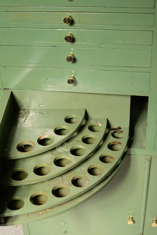 AN EDWARDIAN GREEN PAINTED DENTISTRY CHEST CABINET C1905 - ADDITIONAL PHOTO 7