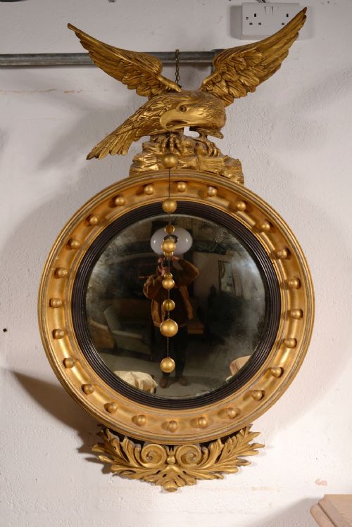 A LARGE REGENCY GILT CONVEX MIRROR WITH EAGLE SURMOUNT C1825 - ADDITIONAL PHOTO 3