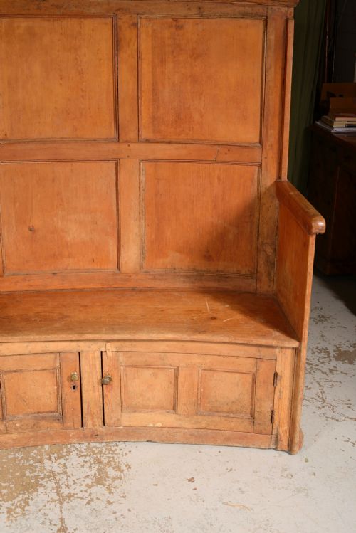 A LARGE VICTORIAN PINE BACON TAVERN SETTLE C1860 - ADDITIONAL PHOTO 4