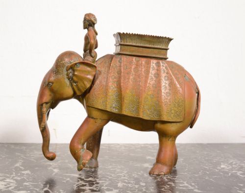 AN INDIAN BRONZE SCULPTURE OF AN ELEPHANT AND MAHOUT C18401860 - ADDITIONAL PHOTO 1