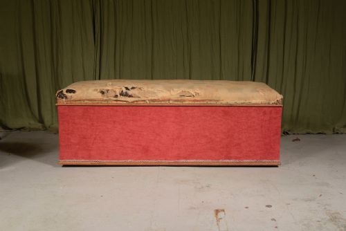 AN VICTORIAN UPHOLSTERED BOX OTTOMAN FOOT STOOL C1880 - ADDITIONAL PHOTO 1