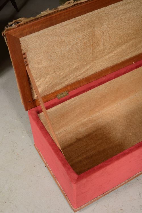 AN VICTORIAN UPHOLSTERED BOX OTTOMAN FOOT STOOL C1880 - ADDITIONAL PHOTO 3