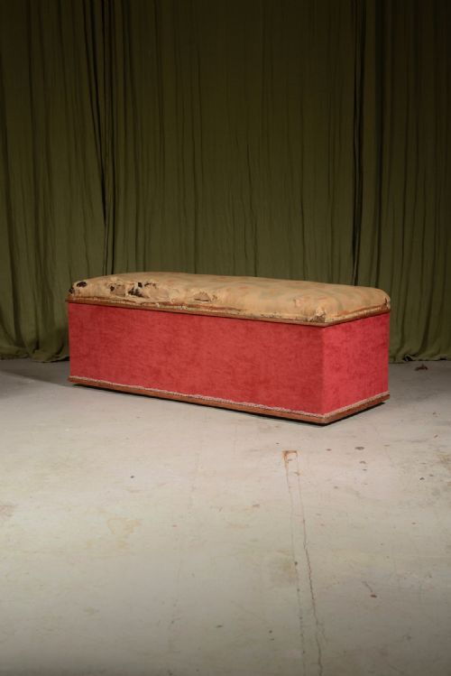 AN VICTORIAN UPHOLSTERED BOX OTTOMAN FOOT STOOL C1880 - ADDITIONAL PHOTO 4