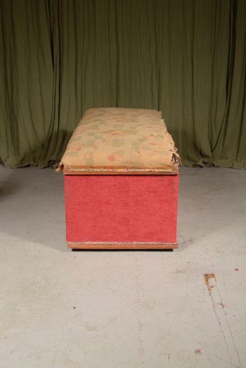 AN VICTORIAN UPHOLSTERED BOX OTTOMAN FOOT STOOL C1880 - ADDITIONAL PHOTO 5
