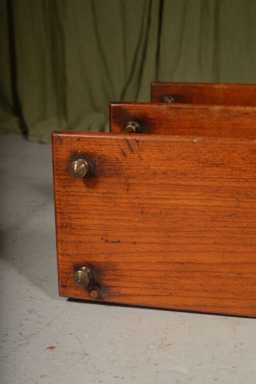 VICTORIAN TEAK AND GILT BRASS CAMPAIGN SHELVES ATTRIBUTED TO ARMY NAVY CSL C1880 - ADDITIONAL PHOTO 6