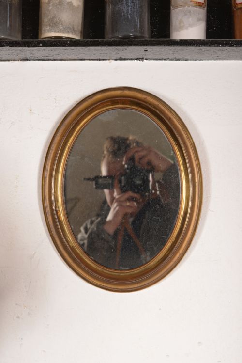 A VICTORIAN GILT BRASS OVAL WALL MIRROR WITH MERCURY PLATE C1900 - ADDITIONAL PHOTO 1