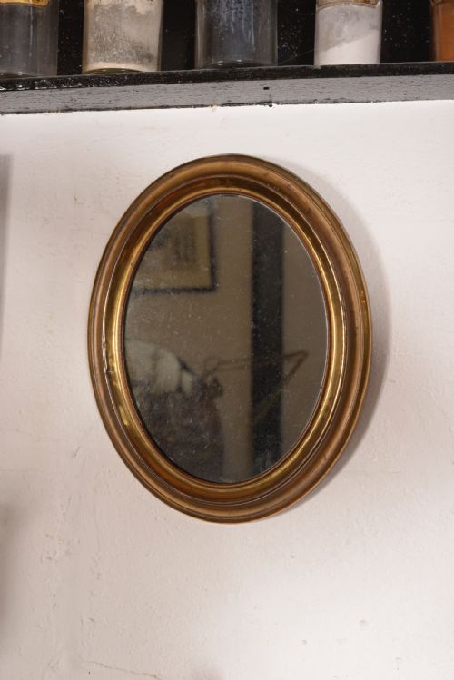 A VICTORIAN GILT BRASS OVAL WALL MIRROR WITH MERCURY PLATE C1900 - ADDITIONAL PHOTO 4
