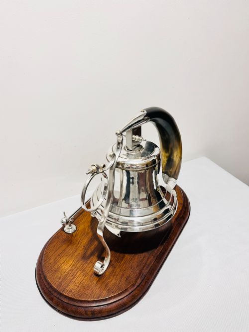 ANTIQUE SILVER PLATED DINNER BELL WITH COW HORN MOUNTED ON AN OAK BASE C1880 - ADDITIONAL PHOTO 7