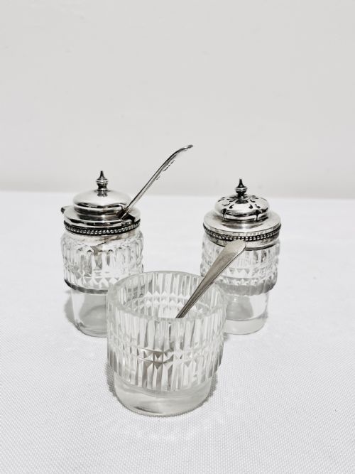 NOVELTY ANTIQUE SILVER PLATED CRUET MODELLED AS A BUTLERS TRAY C1890 - ADDITIONAL PHOTO 4
