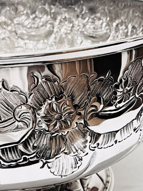 LARGE VINTAGE SILVER PLATED PUNCH BOWL C1940 BY VINERS OF SHEFFIELD - ADDITIONAL PHOTO 1
