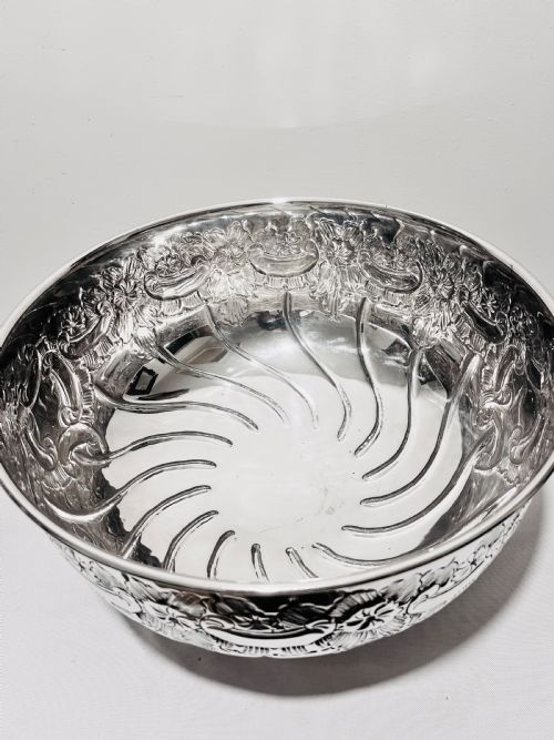 LARGE VINTAGE SILVER PLATED PUNCH BOWL C1940 BY VINERS OF SHEFFIELD - ADDITIONAL PHOTO 3