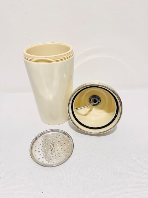 MASTER INCOLOR SILVER PLATE AND CREAM BAKELITE COCKTAIL SHAKER - ADDITIONAL PHOTO 6