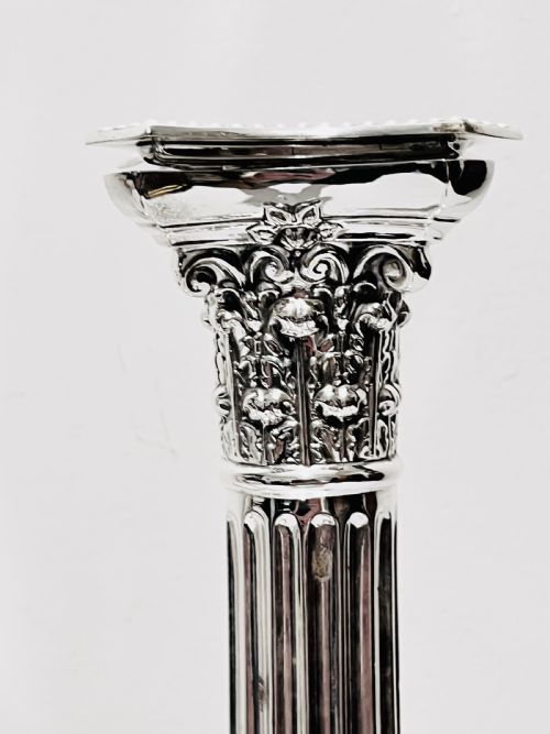 TRADITIONAL PAIR OF ANTIQUE SILVER PLATED CORINTHIAN COLUMN CANDLESTICKS C1880 - ADDITIONAL PHOTO 2