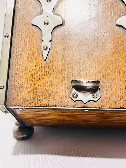 ANTIQUE LARGE SILVER PLATE AND OAK DOUBLE OPENING BISCUIT BOX C1880 - ADDITIONAL PHOTO 3