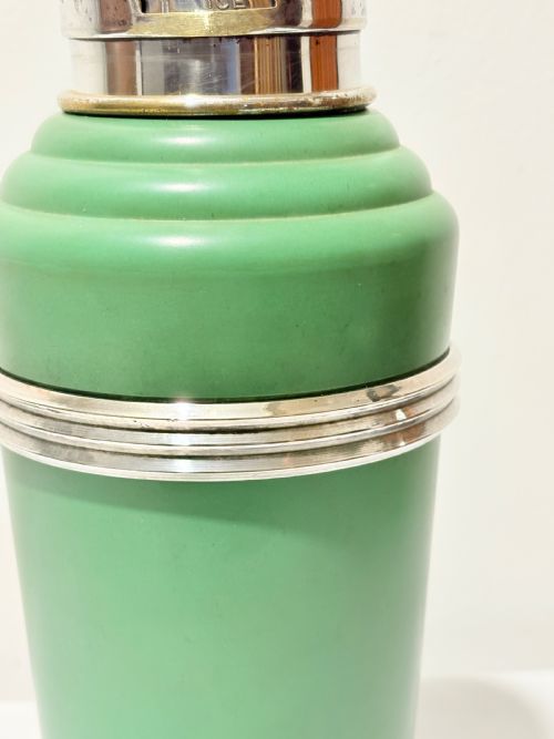 MASTER INCOLOR COCKTAIL SHAKER GREEN BAKELITE AND SILVER PLATED C1935 - ADDITIONAL PHOTO 1