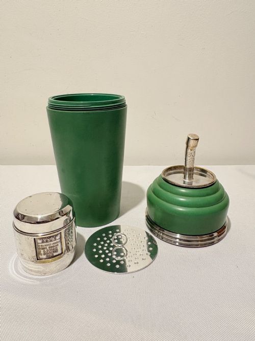 MASTER INCOLOR COCKTAIL SHAKER GREEN BAKELITE AND SILVER PLATED C1935 - ADDITIONAL PHOTO 5