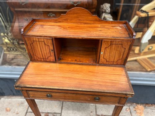 fig 1. Satinwood bonheur de jour