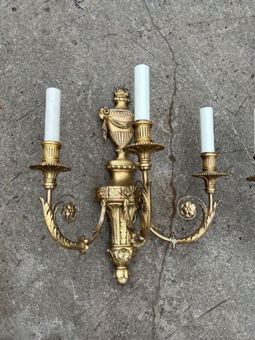 PAIR OF LARGE GILTWOOD AND GESSO WALL SCONCES - ADDITIONAL PHOTO 1