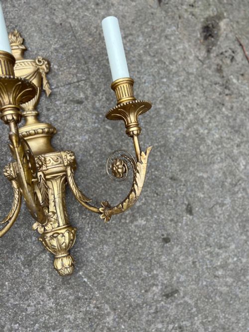 PAIR OF LARGE GILTWOOD AND GESSO WALL SCONCES - ADDITIONAL PHOTO 6