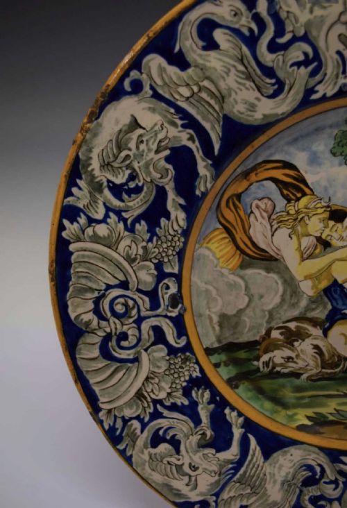 PAIR OF LARGE MAIOLICA CHARGERS - ADDITIONAL PHOTO 7