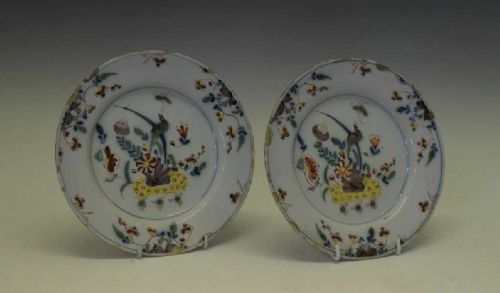 PAIR OF ENGLISH DELFT PLATES C1760 - ADDITIONAL PHOTO 1