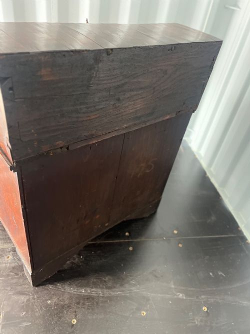 EARLY C18TH WALNUT VENEERED BUREAU - ADDITIONAL PHOTO 3
